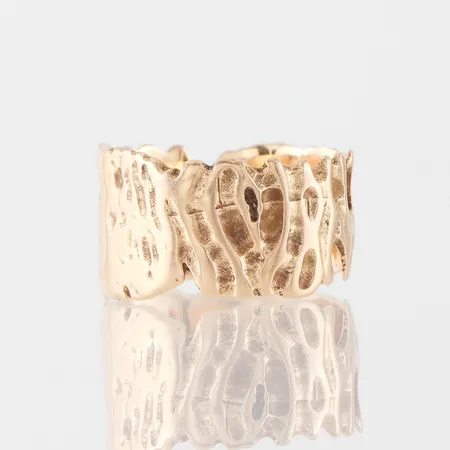 Ring 18k,storlek 17 ¼ mm,bredd 11.3 mm. Vikt: 7,6 g