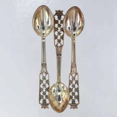 Tre skedar längd 12cm Silver 830/1000.  Vikt: 36,8 g