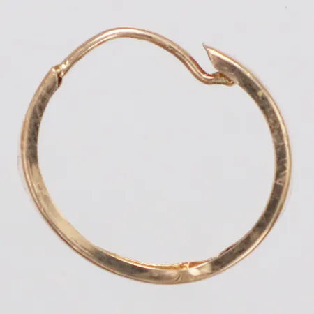 Örhänge udda längd ca 15mm defekt 18K  Vikt: 0,4 g