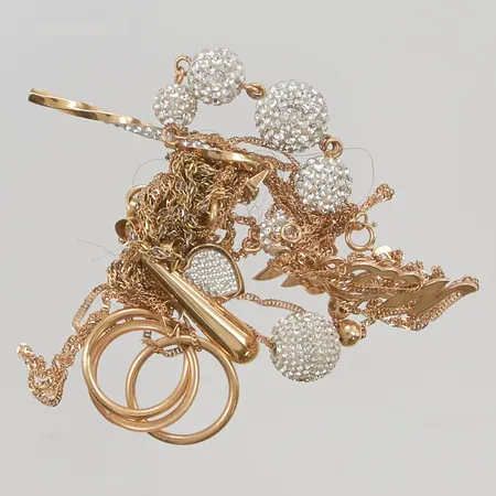 Diverse guld defekt, bruttovikter ca: 14K (4,9g), 18K (8,6g) totalvikt:13,4g.
