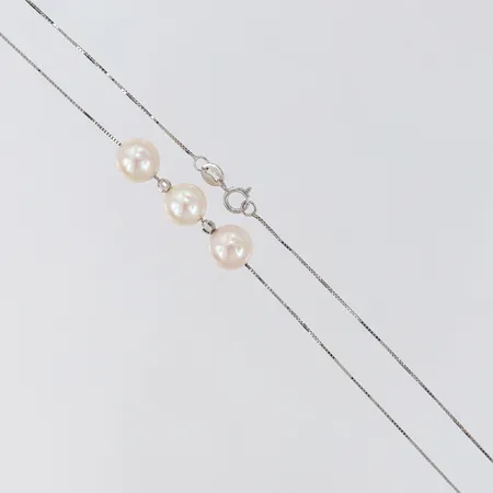 Collier med odlade saltvattenpärlor Ø7,5mm längd 44cm vitguld 18K. Vikt: 2,7 g