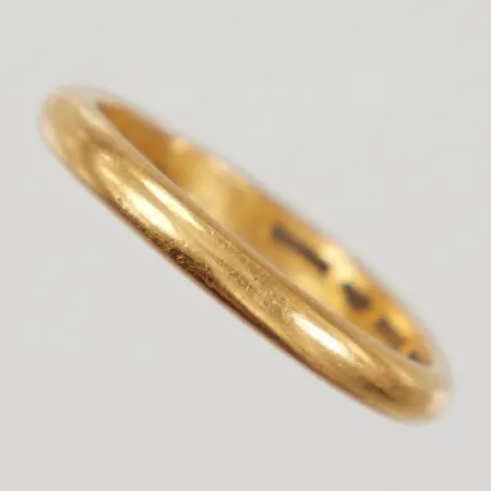 Ring slät stl:20¼, bredd 3mm, skrev, nagg, gravyr, 23K Vikt: 6,2 g
