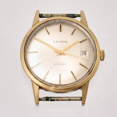 Herrur Lejon Incabloc, stål, automat, Ø34mm, boett nr 1761 18901, datum, repigt plastglas,  inga tillbehör,
