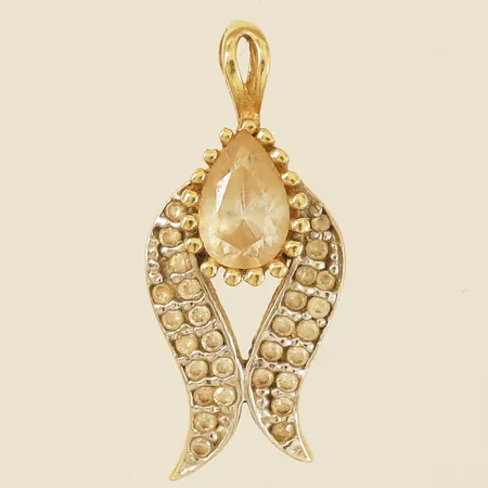 Hänge med vit sten längd 20mm, bredd 9mm, 14K  Vikt: 1,4 g
