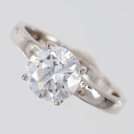 Ring med vit sten stl:17½ bredd 2-8mm silver 925/1000 Vikt: 2,8 g