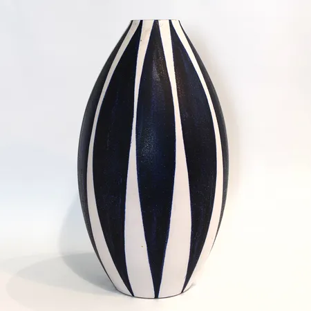 Golvvas Höganäs, Erik Ivarsson, dekor av Mette Doller, Längd: ca41cm, bredd: ca21cm, fint skick