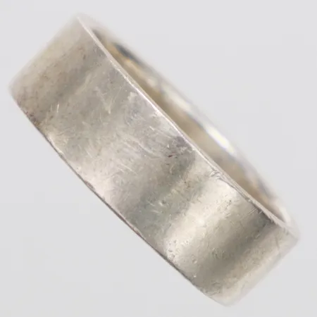 Ring slät stl:20, bredd 7,6mm, gravyr, 925/1000 silver Vikt: 8,2 g