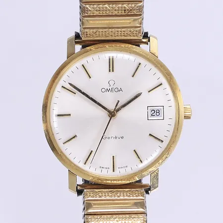 Herrur Omega Geneve Ø34mm, manuell, datum, 14K i boett, flexlänk stål, graverad bakboett, smärre bruksslitage, fungerande vid katalogisering men ej testad för tidshållning