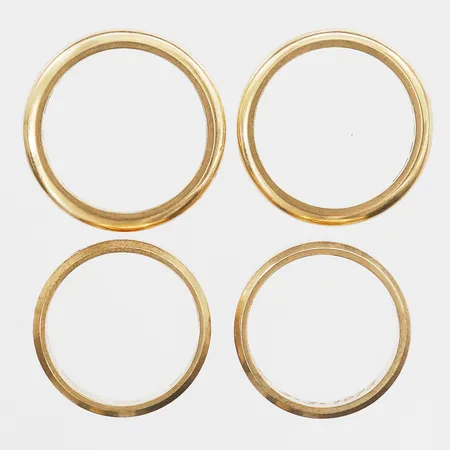 Fyra ringar med gravyr, slitage, 18K Vikt: 19,6 g