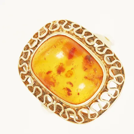 Ring med bärnsten stl:16, bredd 22mm, 14K Vikt: 6 g