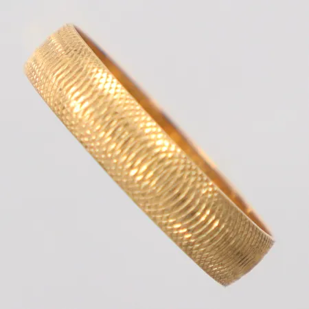 Ring stl. 21½, bredd 5,2mm, 18K Vikt: 2,9 g