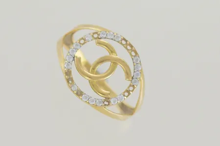 Ring med stenar stl:18½ bredd 14 mm, stenas saknas ojämn 21K Vikt: 2,5 g