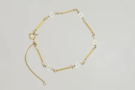 Armband med pärlor längd 19 cm bredd 2-6 mm, 18K Vikt: 5,2 g