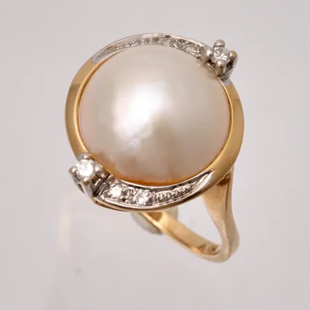 Ring stl:18 bredd 1,6-18,5mm, Mabépärla, mått Ø13mm, 6st diamanter, 0,10ct, Jo-Ans Guld AB, 18K, 5,66g.