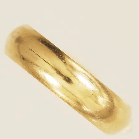 Ring stl:16½ bredd 4,9mm gravyr 18K Vikt: 5,6 g