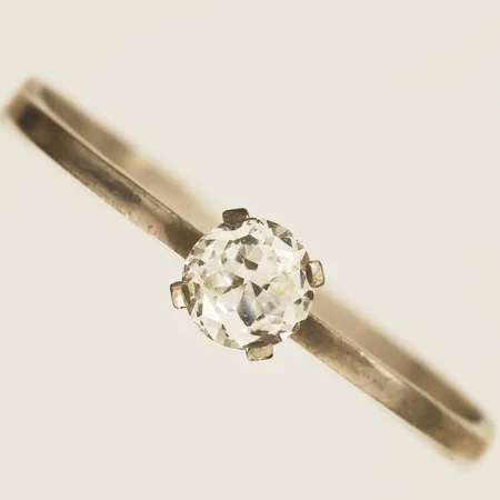 Armring doserad med vit sten Ø70mm bredd 3,8-7,6mm 835/1000 silver Vikt: 36,5 g