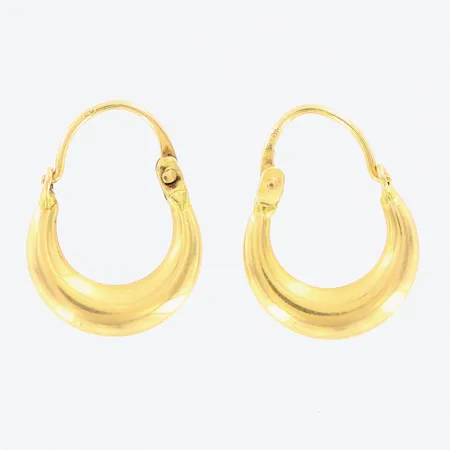 Ett par örhängen längd 17mm bredd 2mm ihålig 18K. Vikt: 1,2 g