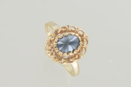 Ring med sten stl:16¼ höjd 13 mm, 18K  Vikt: 2,3 g