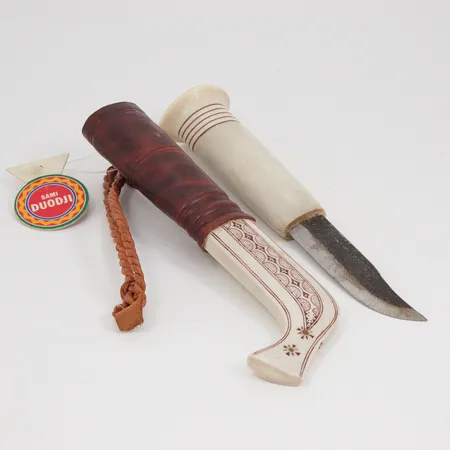 Samekniv halvhorn Ingvar Svonni, signerad totala längd 18cm, bladlängd 7cm.
