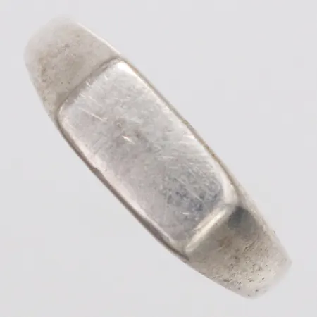 Klackring Guldfynd stl:19½, bredd 2,3-6,7mm, skev, 925/1000 silver Vikt: 5 g