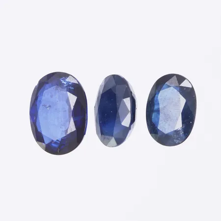 Lösa stenar safirer ca 1 x 2,2ct 2 x 1,5ct syntetiska 