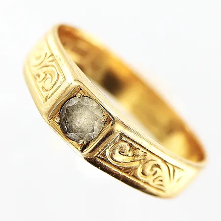 Ring med sten stl:15¼ bredd 4mm, 18K Vikt: 2,4 g