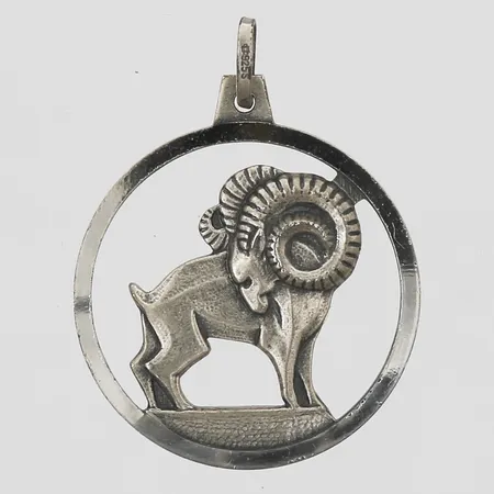 Hänge stenbocken längd 36mm, bredd 27mm, silver 925/1000 Vikt: 6,2 g