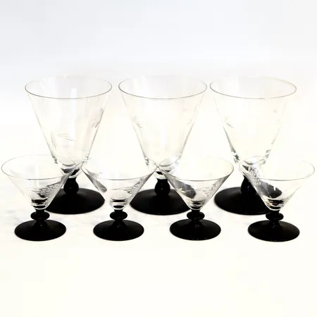Glasservis 7st, etsad dekor, höjd:13,3cm, 7cm, 4 snapsglas med smärre nagg 