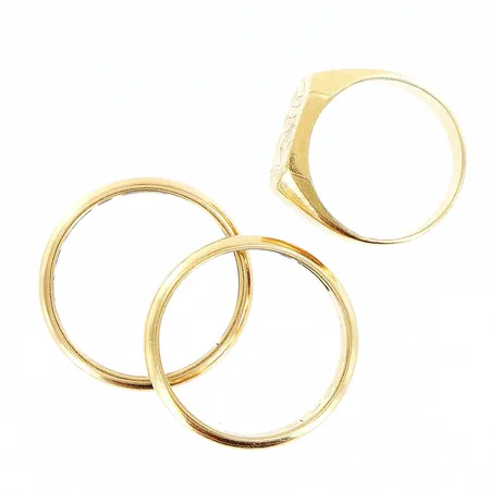 3 Ringar med gravyr, olika storlekar, 18K Vikt: 11,6 g