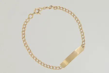 Armband med bricka, längd 13,5 cm, bredd 4,3 mm, 18K Vikt: 2,6 g