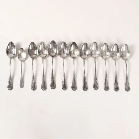 Elva skedar längd 13cm en sked längd 11cm, gravyr, silver 830/1000 Vikt: 210,3 g