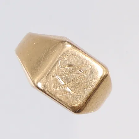 Ring stl:19½, bredd 4-10mm, 18K Vikt: 6,6 g