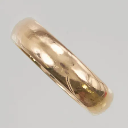 Ring stl:19 bredd 5mm gravyr 18K 8,3g.