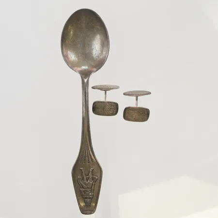 Sked, 1 Par Manschettknappar med gravyr, silver 830/1000 37,7g.
