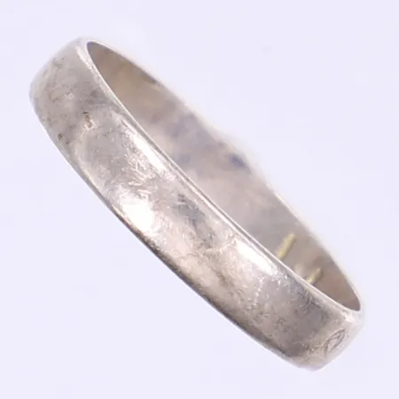 Ring slät stl: 19¼ bredd 4mm ostämplat silver Vikt: 1,9 g