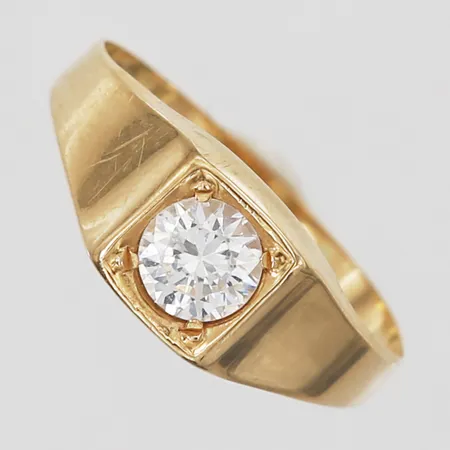 Ring med vit sten stl:18, bredd 2-18mm, 18K Vikt: 1,6 g