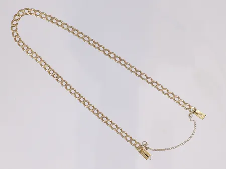 Armband Pansar längd ca 17,5cm bredd 3mm, säkerhetskedja 18K Vikt: 5,1 g