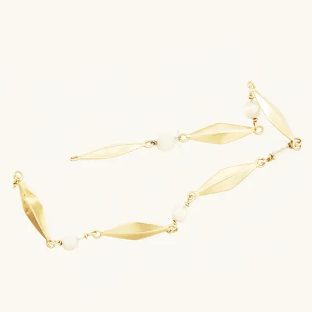 Armband med imitationspärlor, defekt 18K Vikt: 2,4 g