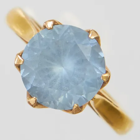 Ring med syntetisk spinell, skena i 23K fattning i 18K, stl:16¾, bredd 2,5-11,5mm, skena från 1922, Brv: 6,7g Vikt: 6,7 g