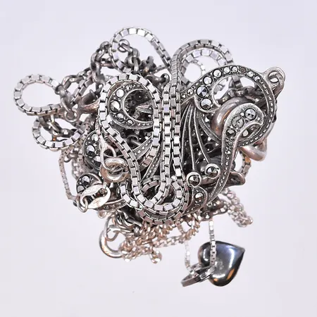 Diverse silver 830/1000. Vikt: 24,6 g