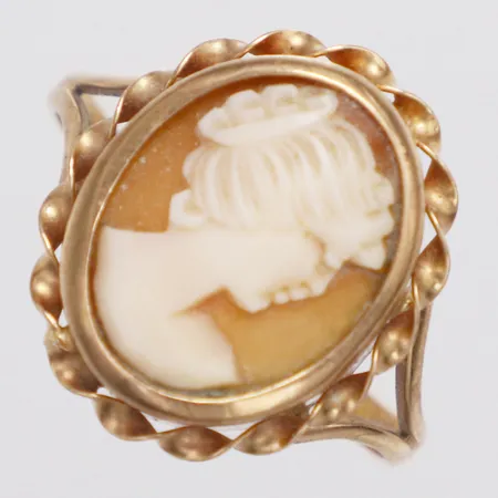 Ring camé stl:19, bredd 2,2-19,3mm, skev, 18K  Vikt: 3,8 g