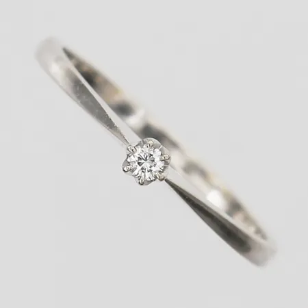 Ring med diamant 1xca0,05ct stl:18¾, bredd 1-3mm, Guldfynd, vitguld, 18K Vikt: 2,1 g