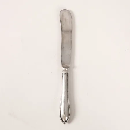 Smörkniv med blad i rostfritt stål, längd 20,5cm, buckla på skaft, silver 830/1000 Vikt: 48,3 g