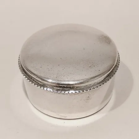 Dosa med lock Ø48mm förgylld insida Markströms Guldsmeds Ab K G, Uppsala år 1966, sliten etikett silver  Vikt: 28,6 g