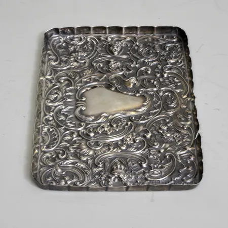 Fat 1x18x26,5cm, silver 925/1000, 2st sprickor i sidan, 257,79g.