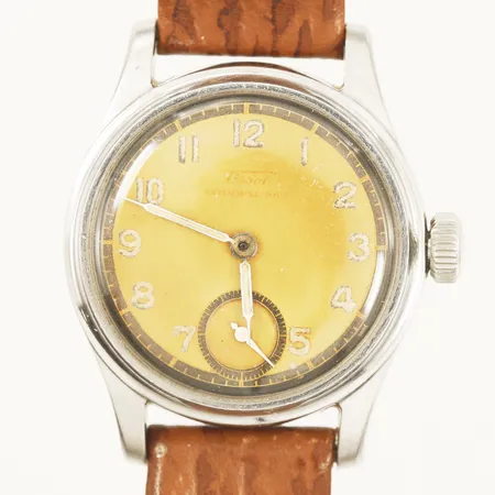 Herrur Tissot Antimagnetique stål manuell ref-nr:6072-2 boett-nr:4130 serie-nr:1614290 Ø30,5mm skada urtavla ca 40-50 tal band inklusive boetten 22,5cm.