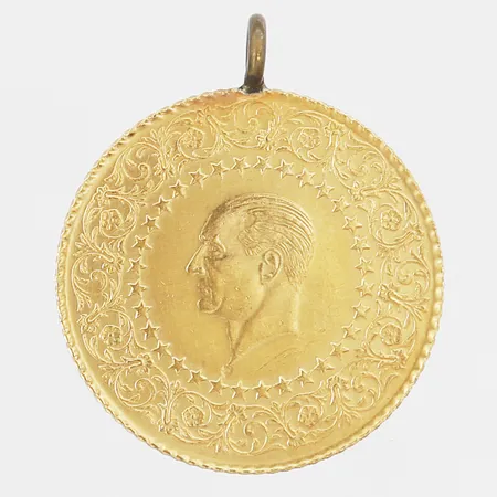 Hänge mynt Atatürk längd 26mm, bredd 22mm, ögla i oädel metall, 21,6K Vikt: 3,4 g