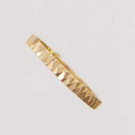 Ring stl:16¼ bredd 2,2mm 18K 1,0g.