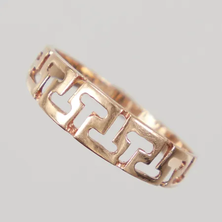 Ring med genombruten dekor stl:18¼, bredd 2,3-5,7mm, 14K,  Vikt: 2,1 g