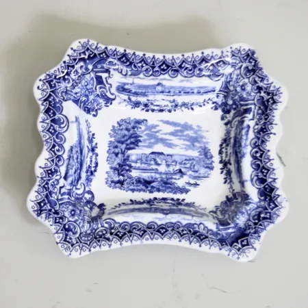 Fat Rörstrand svenska slott, Tynnelsö, ca 18x21cm.